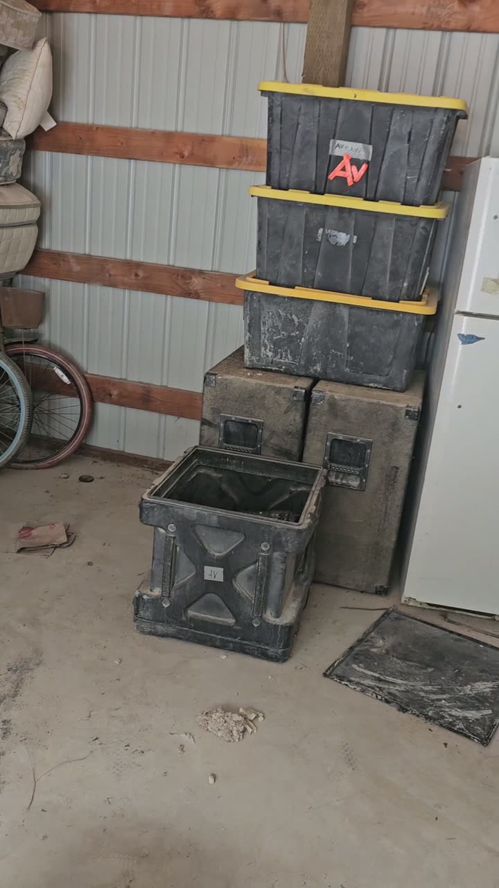 HDX totes with yellow lids